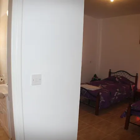 Lovely 7 Bedroom 호텔 4*