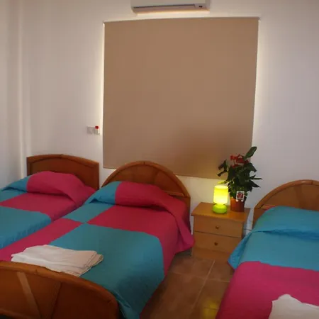 Lovely 7 Bedroom ホテル 4*