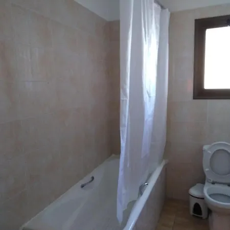 Lovely 7 Bedroom 4*