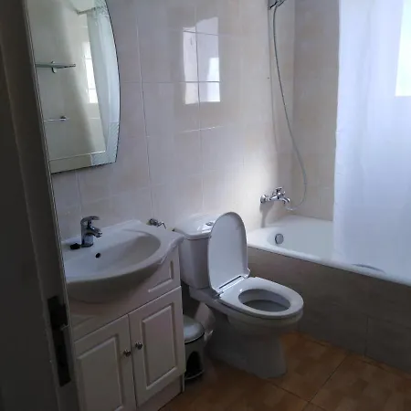 Lovely 7 Bedroom 4* 佩亚