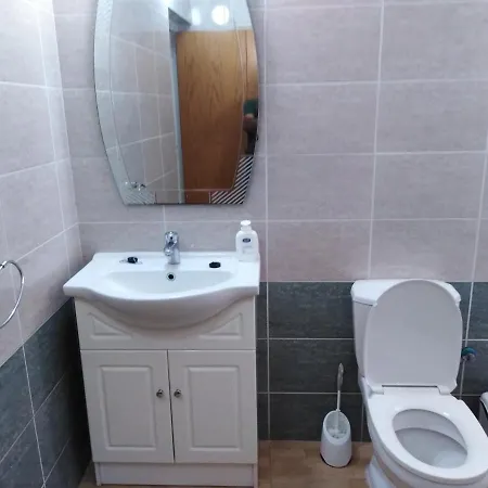 Lovely 7 Bedroom 4* 佩亚